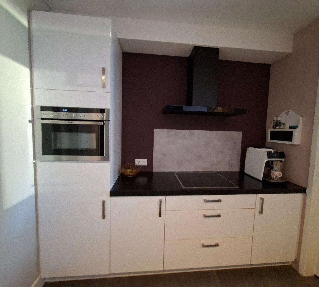 Moderne witte keuken met kookeiland, Ophalen, Gebruikt, Wit, Enkelwandige keuken