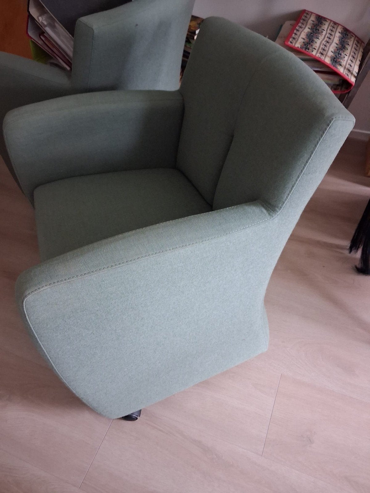Leolux stoelen 2x met wielen, zithoogte 40cm, rugleuning 80c, Ophalen, Gebruikt, Twee, Overige kleuren