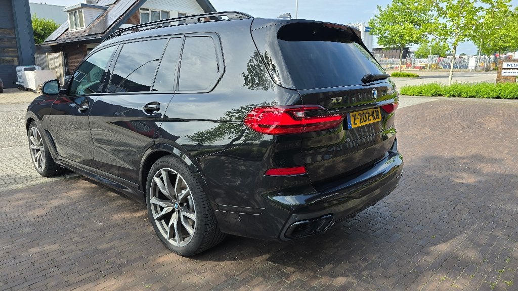BMW X7 M50i 530pk Dealergarantie Skylounge Pano, Automaat, 4395 cc, 7 stoelen, Zwart