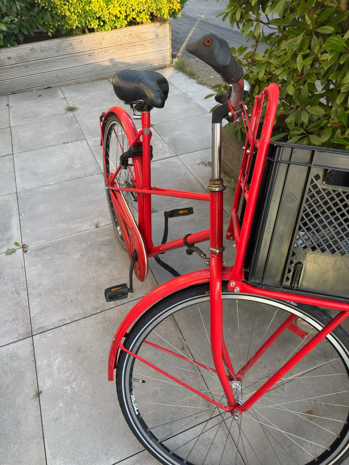 Rode fiets met voordrager en krat, Overige merken, Terugtraprem, Ophalen of Verzenden, 53 tot 56 cm