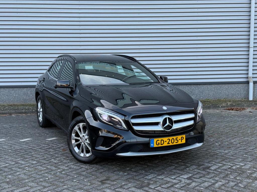 Mercedes-Benz GLA-klasse 180 CDI (bj 2015) AUT|XENON|82000 K, Auto's, Mercedes-Benz, Gebruikt, 4 cilinders, Leder en Stof, Zwart
