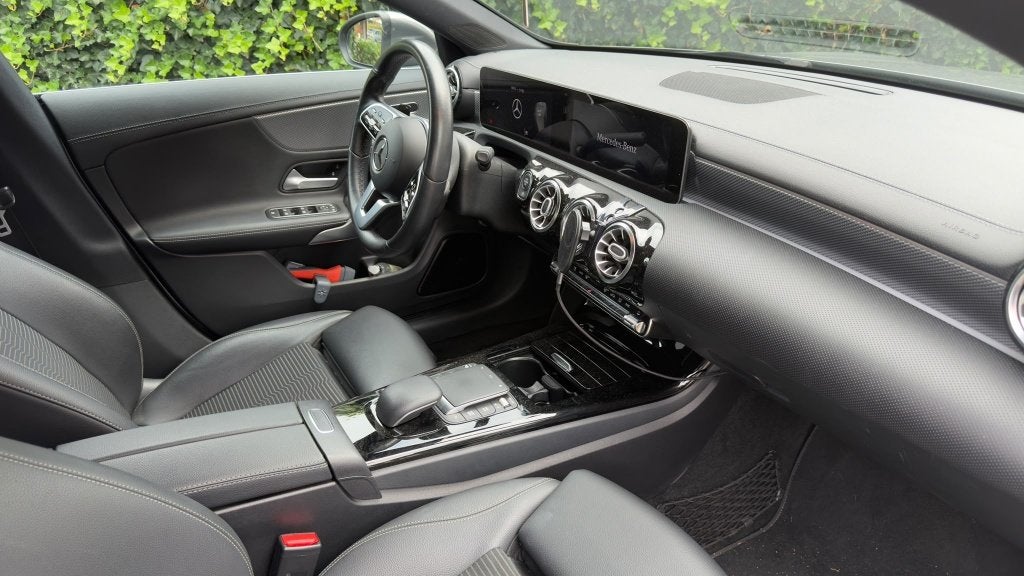 Foto 4 van Mercedes-Benz CLA 200 163pk 7G-DCT 2020 Grijs
