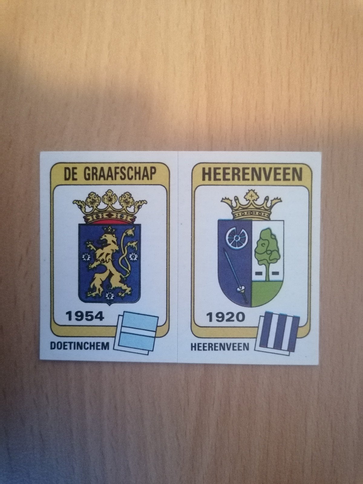 Panini Voetbal 84 #316 De Graafschap en Heerenveen embleem., Ophalen of Verzenden, Zo goed als nieuw, Overige binnenlandse clubs