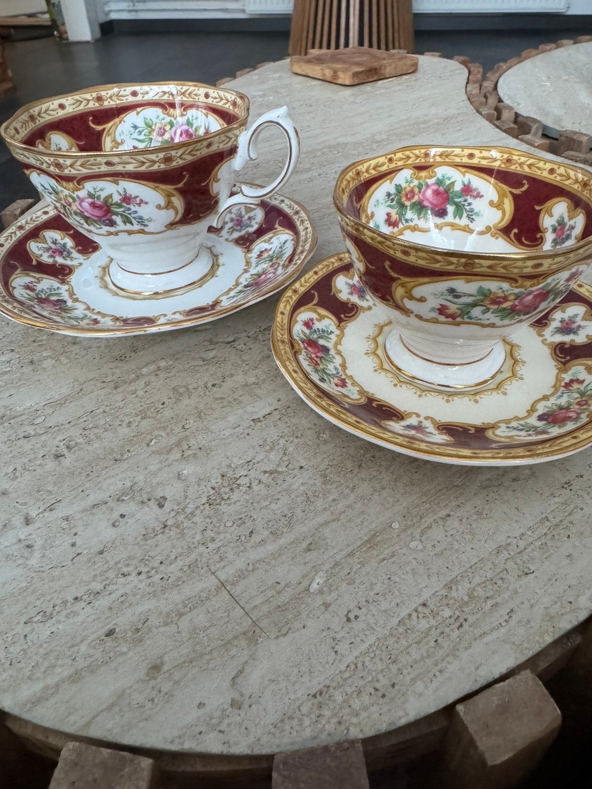 Royal Albert Lady Hamilton 2x kop en schotel, Antiek en Kunst, Ophalen of Verzenden