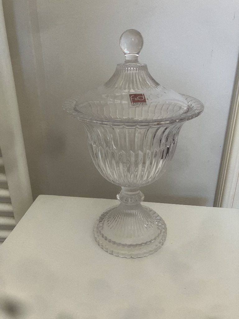Een mooie loodvrije kristalglazen bonbonnière met deksel, Overige typen, Ophalen of Verzenden, Overige stijlen, Glas