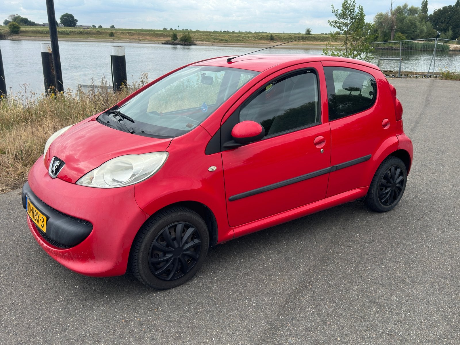 Peugeot 107 1.0 12V 5DR 2008 Rood, Auto's, Voorwielaandrijving, 4 stoelen, Elektrische ramen, 68 pk