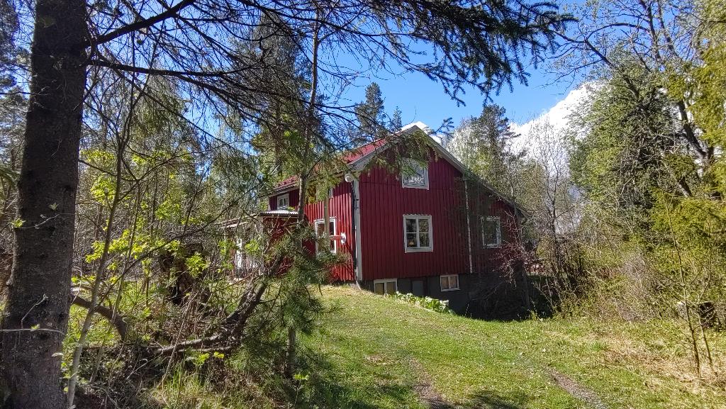 Huis in Zweden met een perceel van 7500 m2, Huizen en Kamers, Buitenland, Dorp, Bjärtra, 3 kamers, Verkoop zonder makelaar