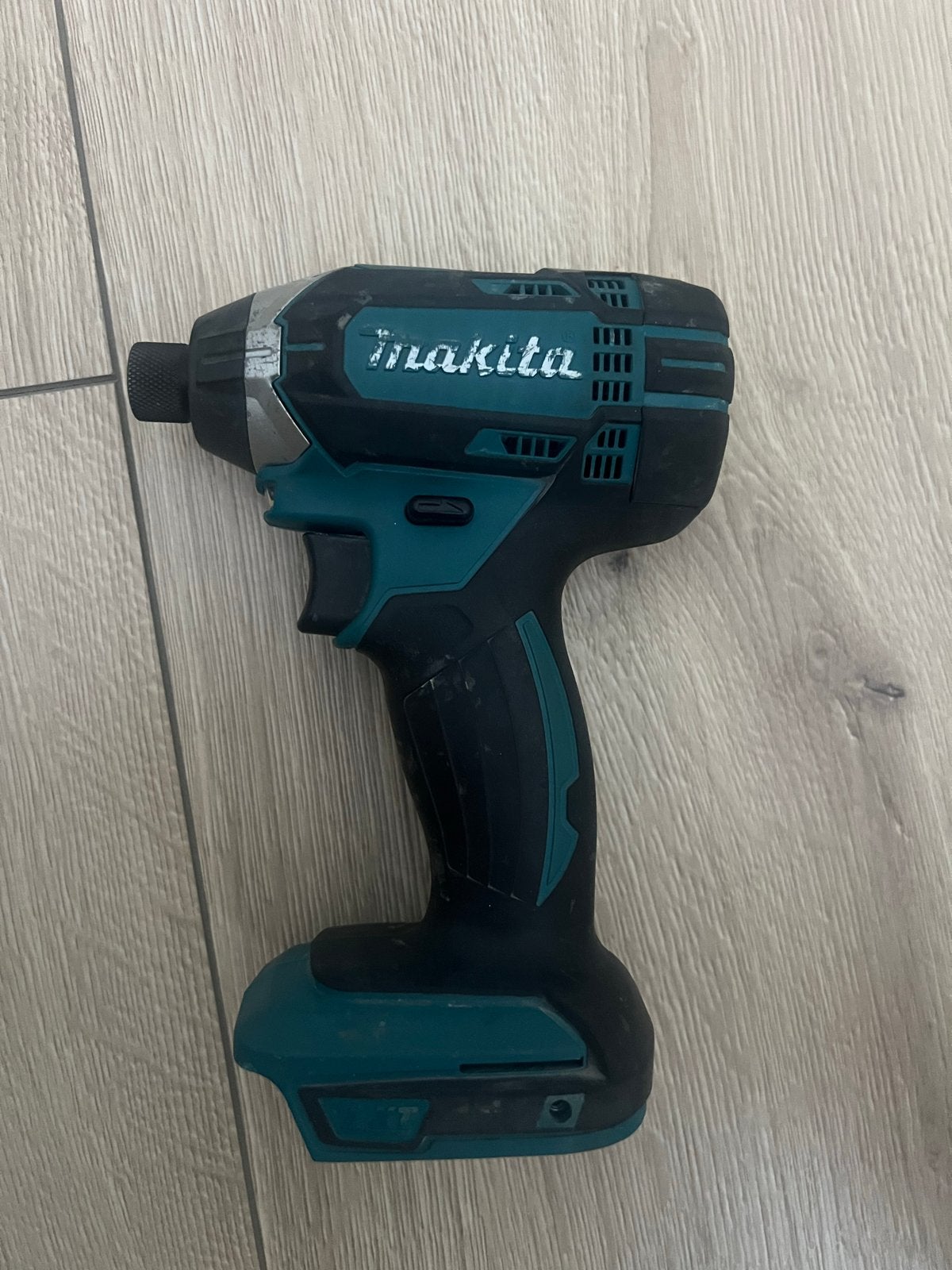 Makita DTD152 slagschroevendraaier - Defect, Ophalen, Gebruikt, Boor- en Schroefmachine, Variabele snelheid