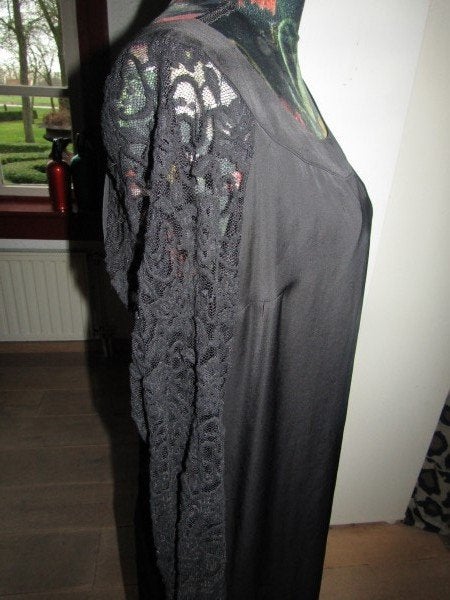 F1437 EXPRESSO mt 40 jurk zwart mat kant model Tijs, Maat 38/40 (M), Zwart, Zo goed als nieuw, Knielengte
