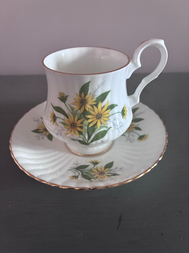 Royal Windsor Fine Bone China Kop en Schotel - Zonnebloem, Ophalen of Verzenden