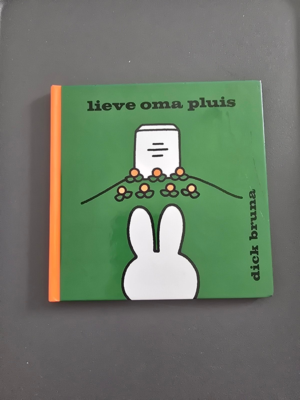 Dick Bruna - Lieve oma Pluis, Gelezen, Fictie algemeen, Ophalen of Verzenden, Dick Bruna