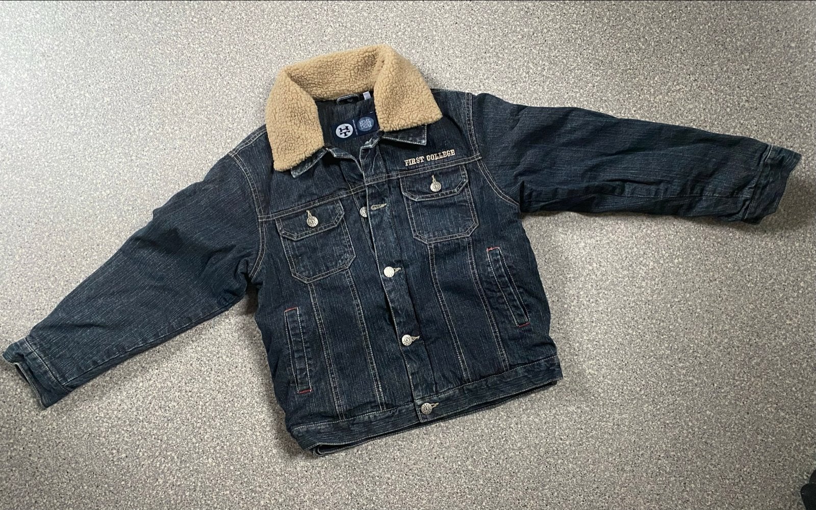 Stoere Gevoerde Spijkerjas Maat 140 - Bontje Afneembaar, Kinderen en Baby's, Ophalen of Verzenden, Zo goed als nieuw, Jongen of Meisje