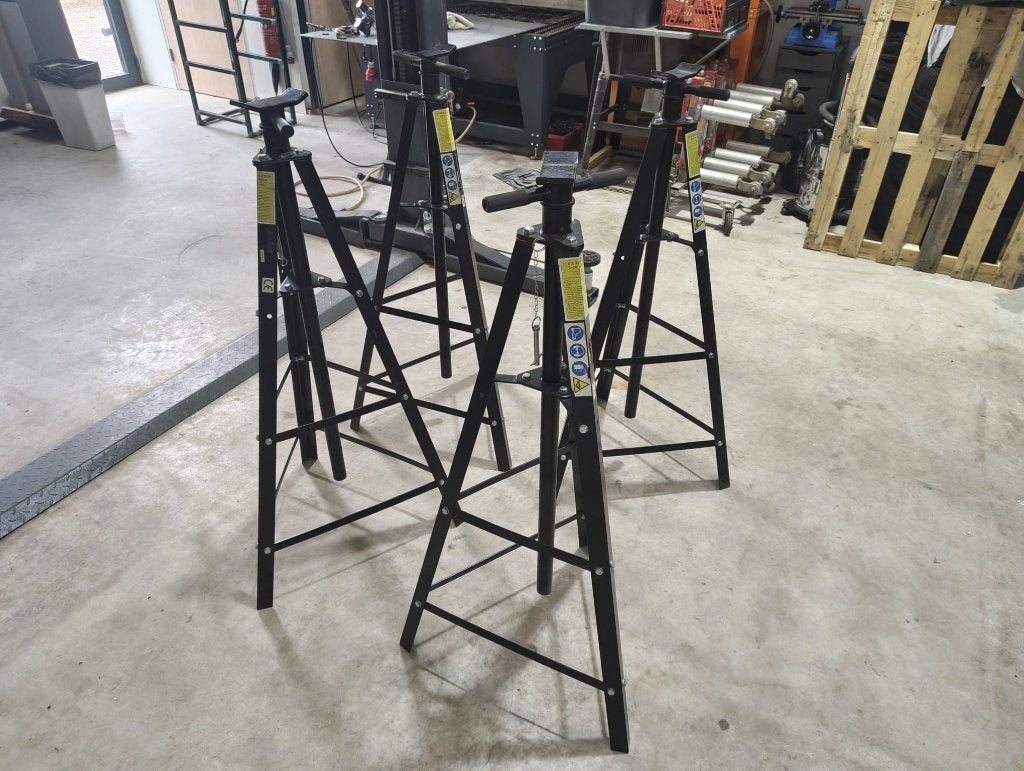 set van 4 hoge as steunen met spindel., Auto diversen, Ophalen, Zo goed als nieuw, Manueel, Garagekrik