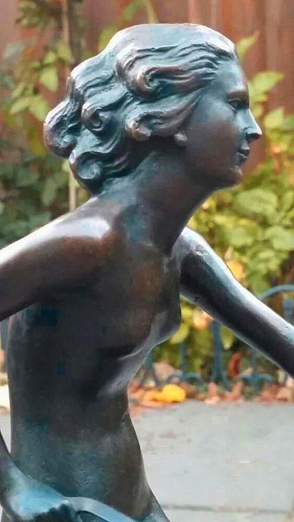 Bronzen beeld  Diana and Hunting Dogs, Brons art, Ophalen of Verzenden, Brons