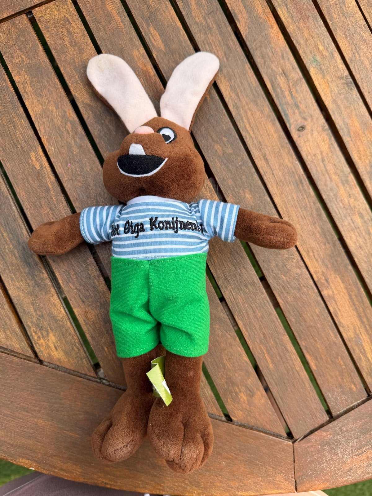 Giga Konijnenhol Knuffel Konijn Bruin Groen Gestreept Shirt, Ophalen, Gebruikt, Overige merken, Overige karakters