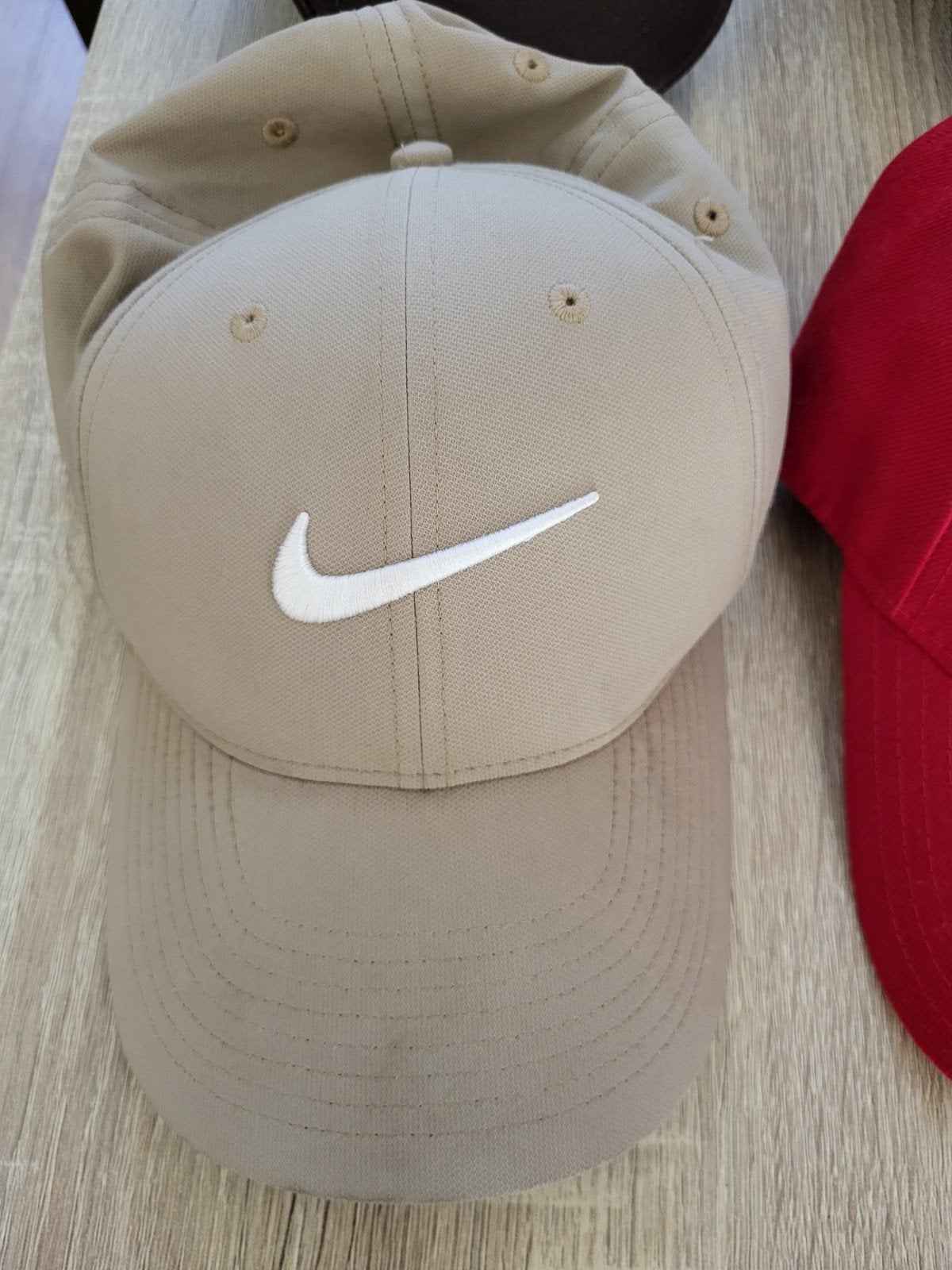 Nike pet - Beige met wit logo, Ophalen of Verzenden, Zo goed als nieuw, One size fits all, Pet