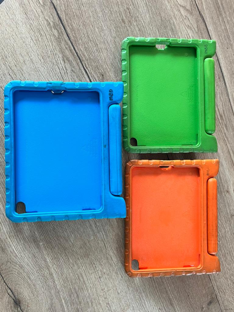 29 gekleurde ipad tablet hoezen, 10 inch, Gebruikt, Bescherming voor- en achterkant, Ophalen of Verzenden