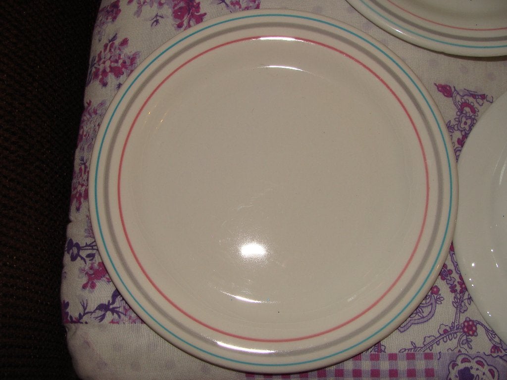 Te koop 3 boterhamboortjes wit, Ophalen of Verzenden, Nieuw, Porselein, Bord of Schaal