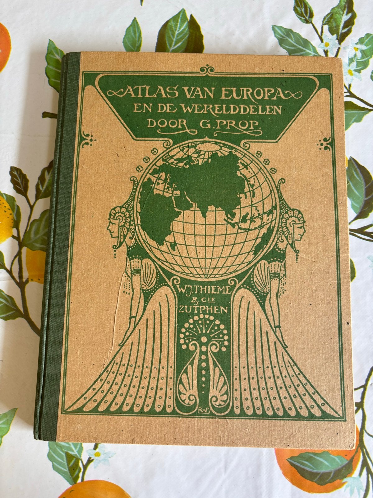 Atlas van Europa en de Werelddelen - G. Prop (1954), Boeken, Gelezen, Overige atlassen, 2000 tot heden, Ophalen of Verzenden