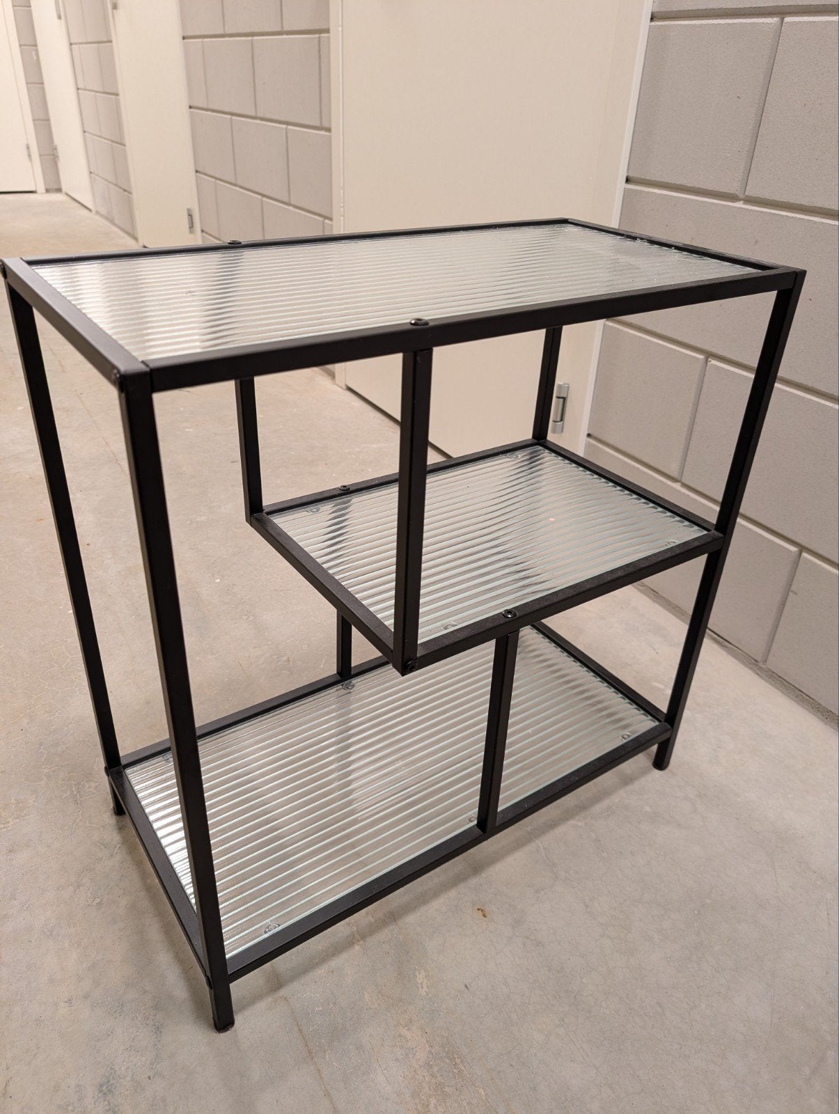 Zwart metalen kastje met glazen platen, Huis en Inrichting, Kasten | Overige, Ophalen, Gebruikt