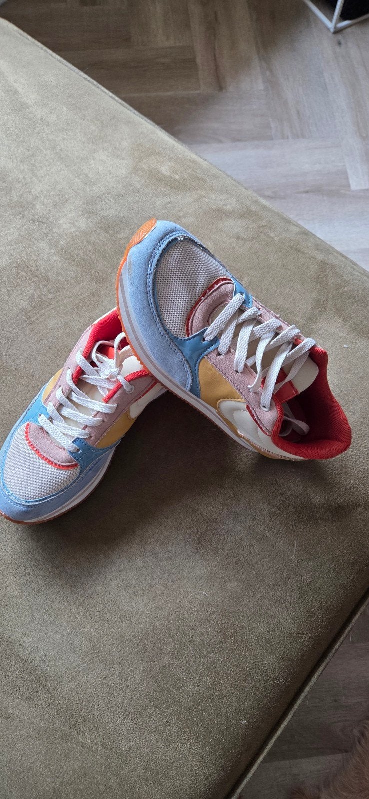 DNG Sneakers Maat 38 - Zo goed als nieuw, Overige kleuren, Ophalen of Verzenden, DNG, Sneakers of Gympen