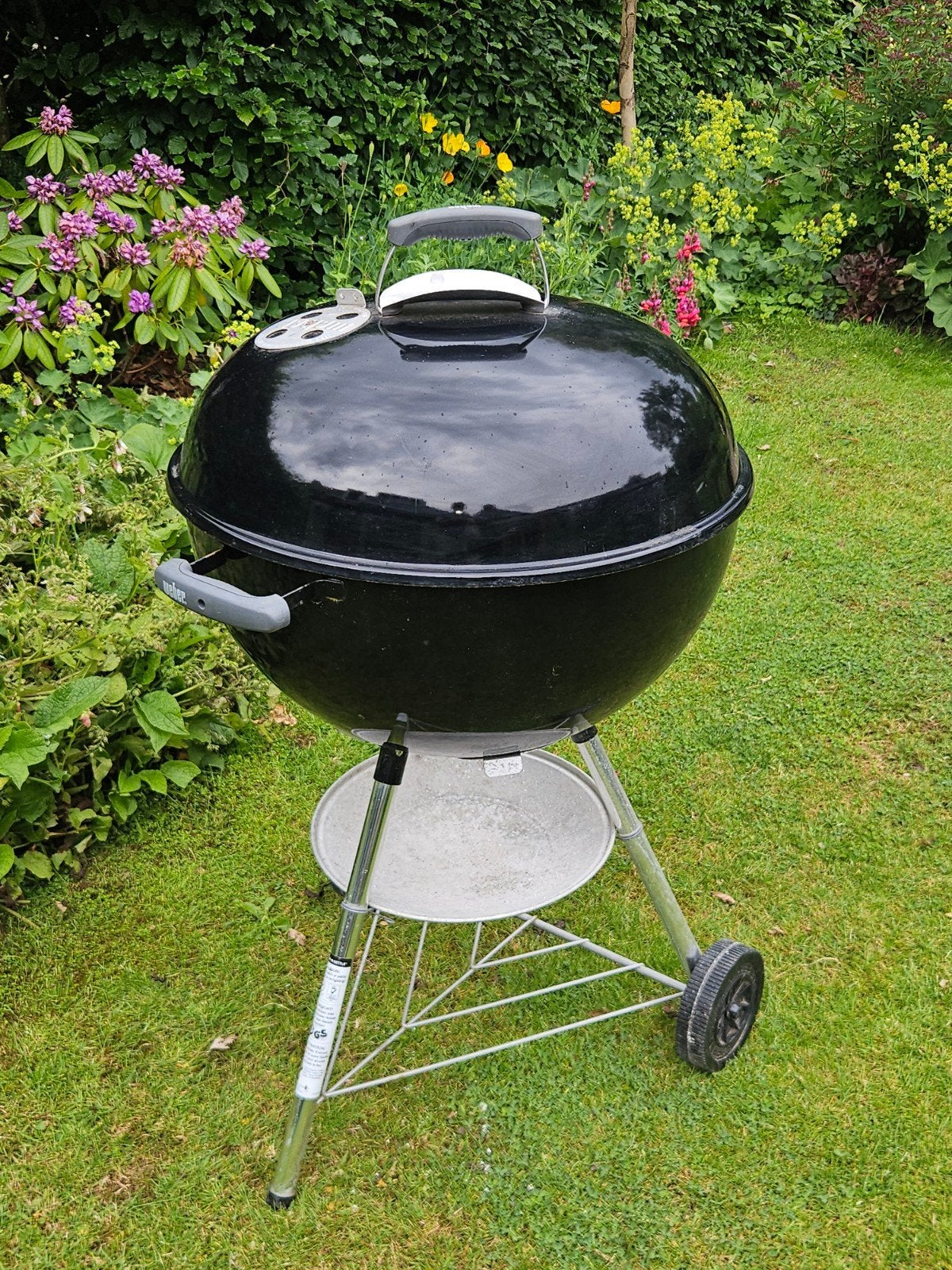 Weber compact kettle BBQ 57 cm - Gebruikt, Tuin en Terras, Houtskoolbarbecues, Ophalen of Verzenden, Gebruikt, Weber