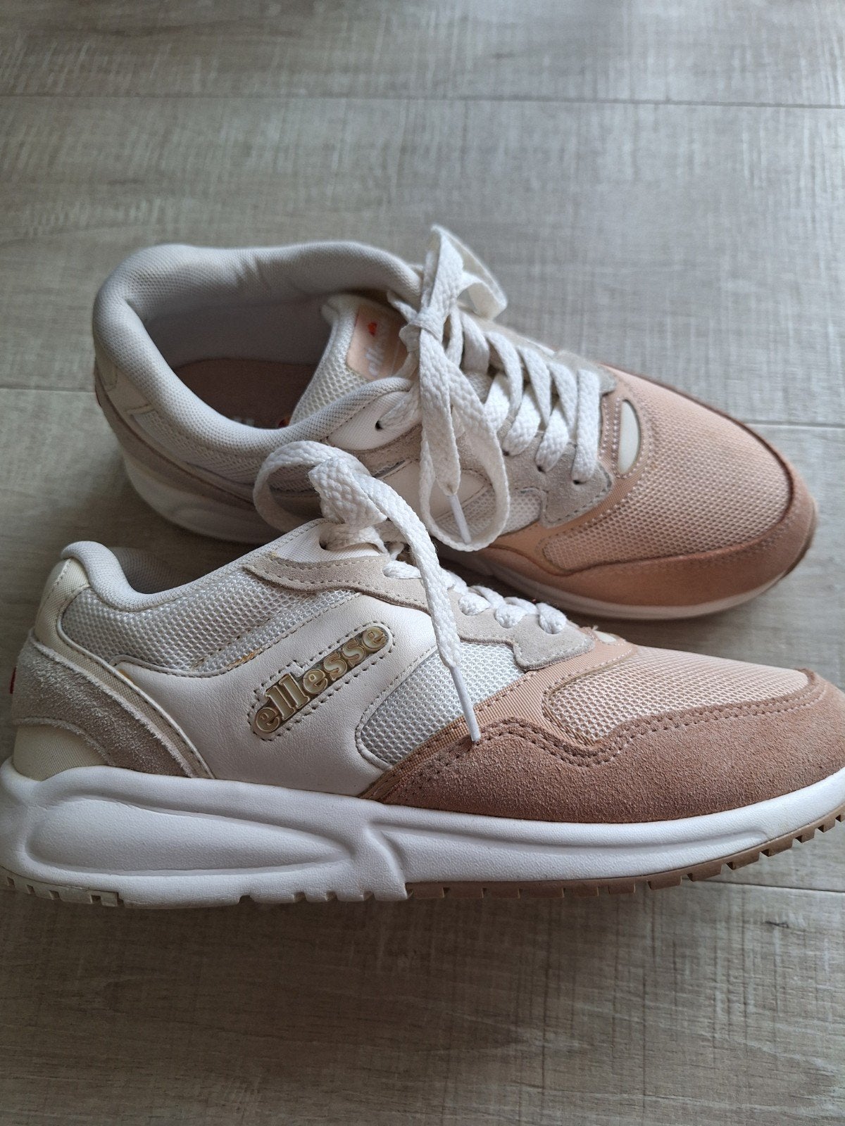 Ellesse sneakers maat 39.5 - Zo goed als nieuw, Ellesse, Beige, Ophalen of Verzenden, Sneakers of Gympen