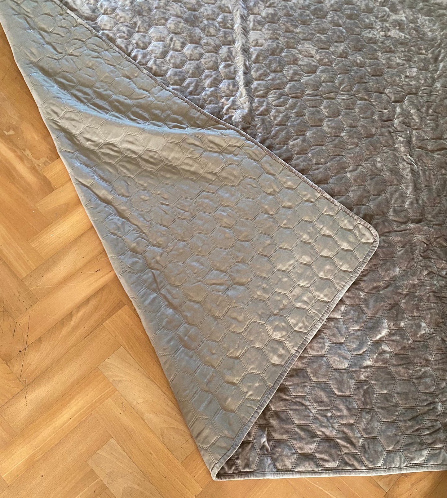 Mooie taupe sprei 1.60 x 2.20 cm, Ophalen of Verzenden, Zo goed als nieuw, Tweepersoons, Overige typen