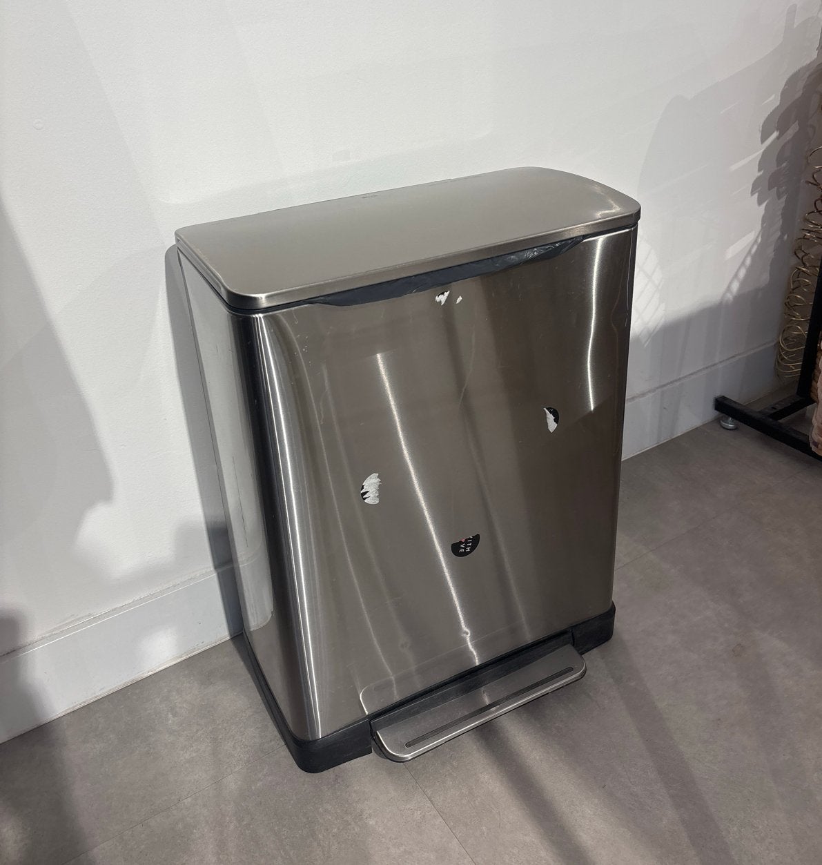Gratis prullenbak, 50 – 75, Gebruikt, Met pedaal, 40 liter of meer