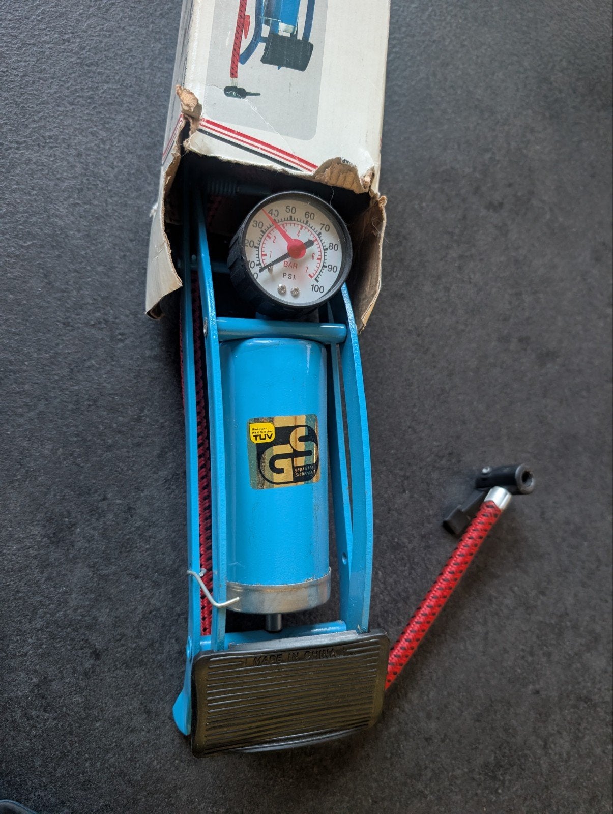 Carpoint Voetpomp 7 bar met Drukmeter, Fietsen en Brommers, Ophalen of Verzenden, Drukmeter, Gebruikt