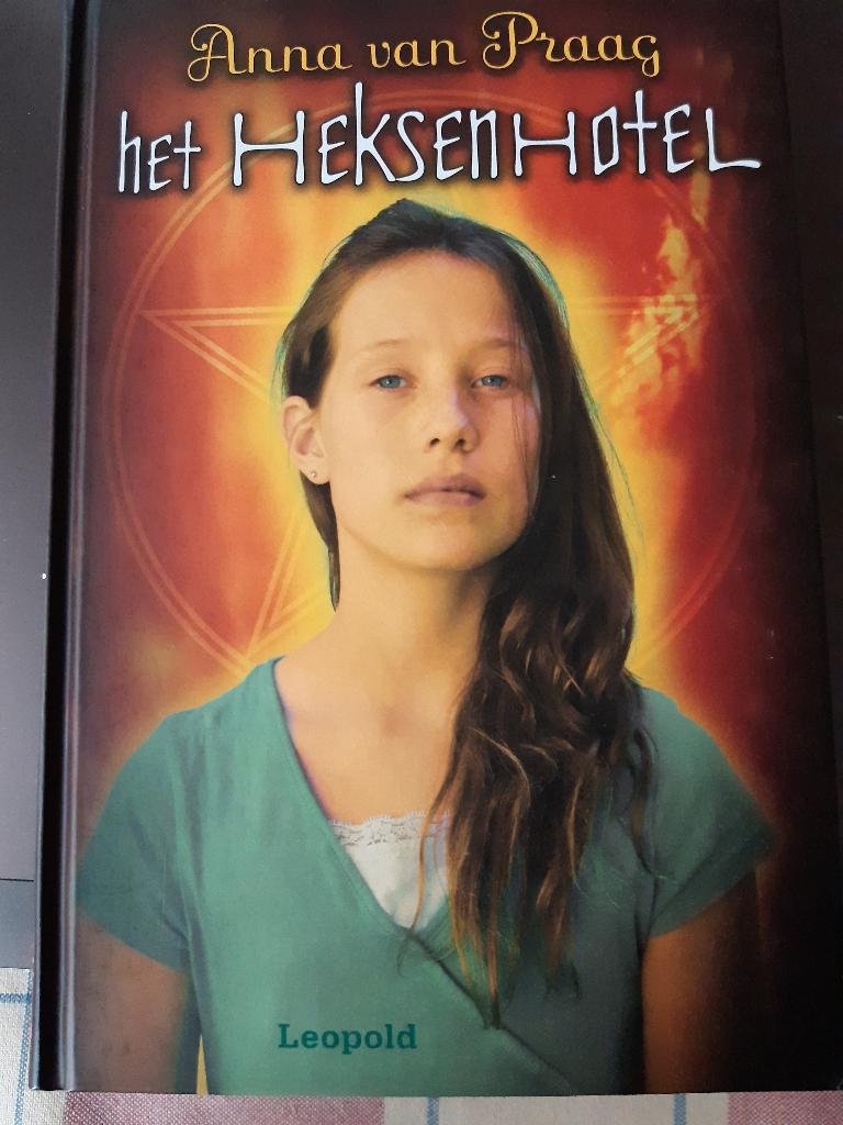 Anna van praag:het heksenhotel hardcover 9789025851668., Ophalen, Gelezen, Anna van praag