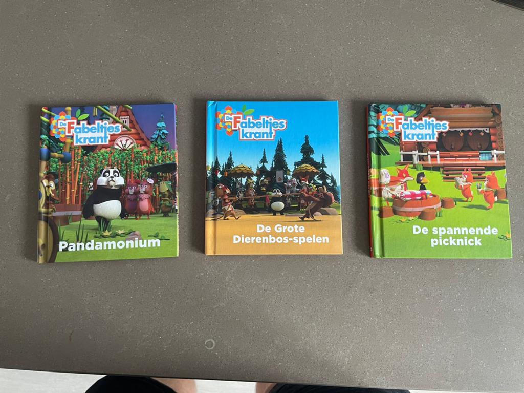 3 Fabeltjeskrant Boeken: Picknick, Dierenbos-spelen, Pandamo, Boeken, Ophalen of Verzenden, Gelezen, Sprookjes