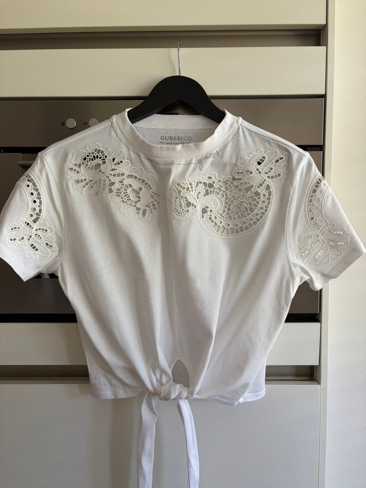 Guess wit shirt met broderie maat M, Kleding | Dames, Ophalen of Verzenden, Zo goed als nieuw, Wit, Korte mouw