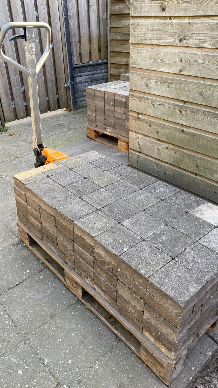 Gratis af te halen… 50m2 Terrastegels 30x30 en 15x15, Ophalen, Gebruikt, Overige materialen