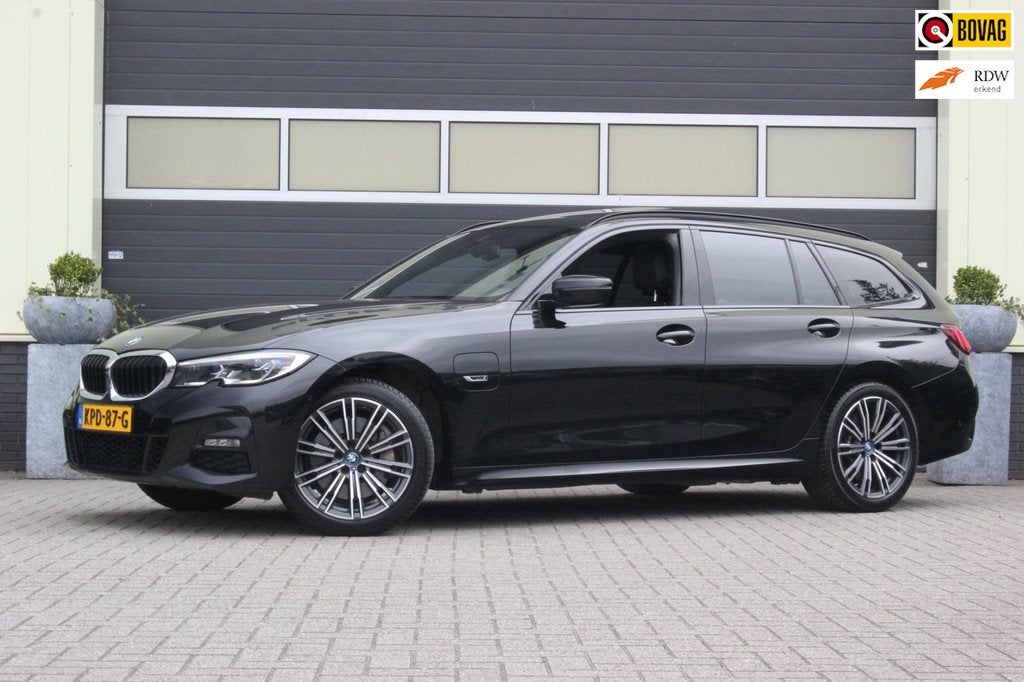 BMW 3-serie Touring 330e eDrive Edition M Sport | Panoramada, Automaat, 1998 cc, Achterwielaandrijving, Gebruikt