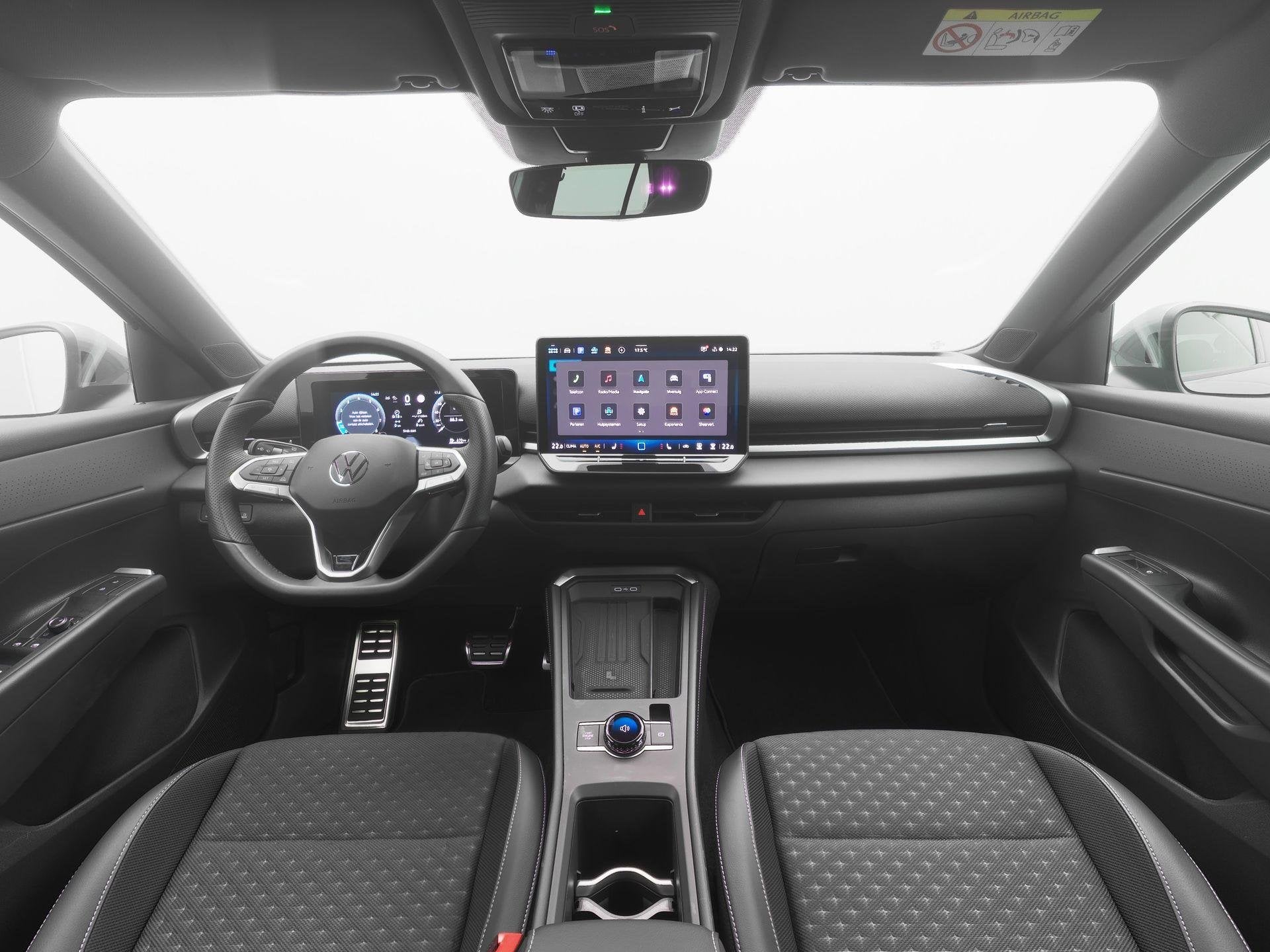 Volkswagen T-Roc R-line 1.5 eTSI 150PK DSG | Adaptieve Cruis, Auto's, 1374 kg, Stof, 4 cilinders, 150 pk
