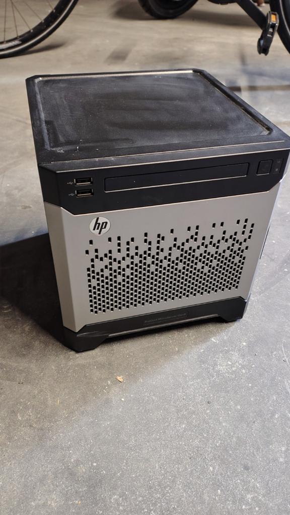 HP Proliant MicroServer Gen8 - Ideaal voor thuis of kantoor, Computers en Software, Servers, Gebruikt, 2 tot 3 Ghz, Geen harde schijven inbegrepen