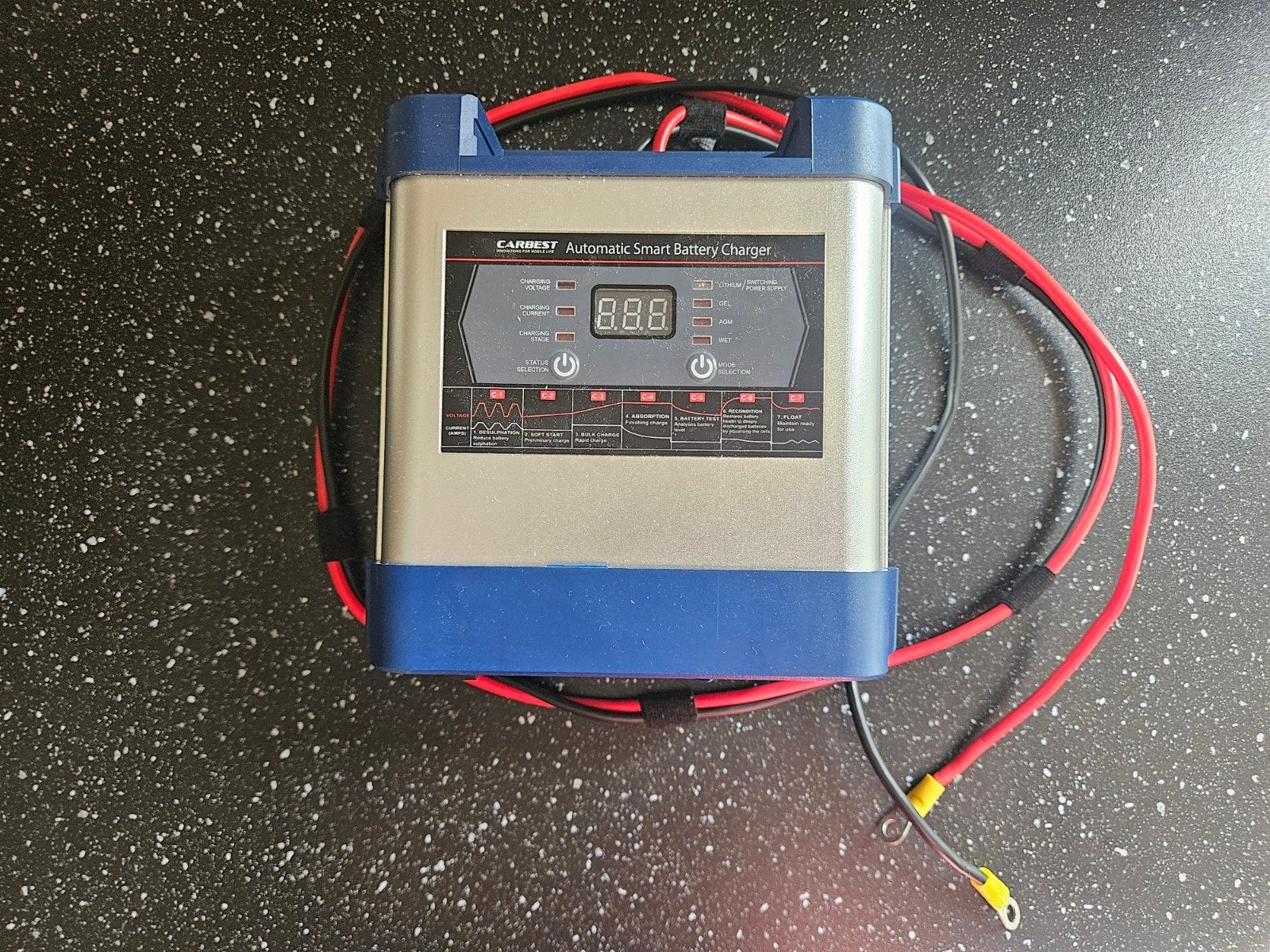 CARBEST Smart acculader 12V / 10A, Gebruikt, Universele onderdelen