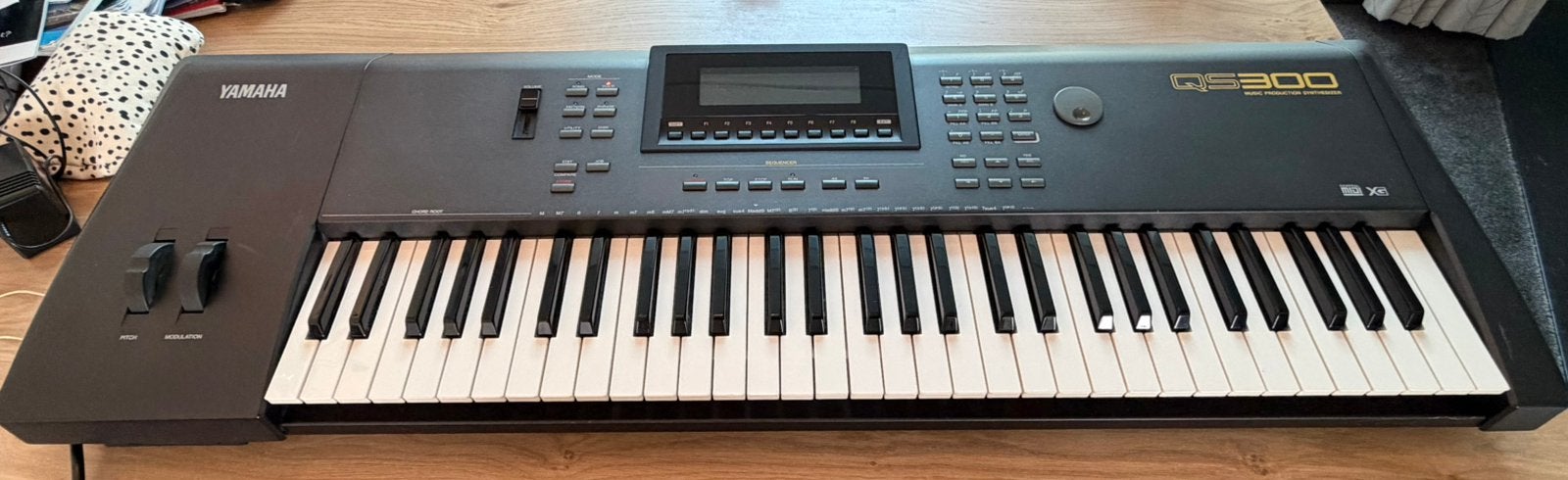 Synthesizer Yamaha QS300 en synthesizer Roland Juno G, Ophalen, Roland, Midi-aansluiting, 61 toetsen