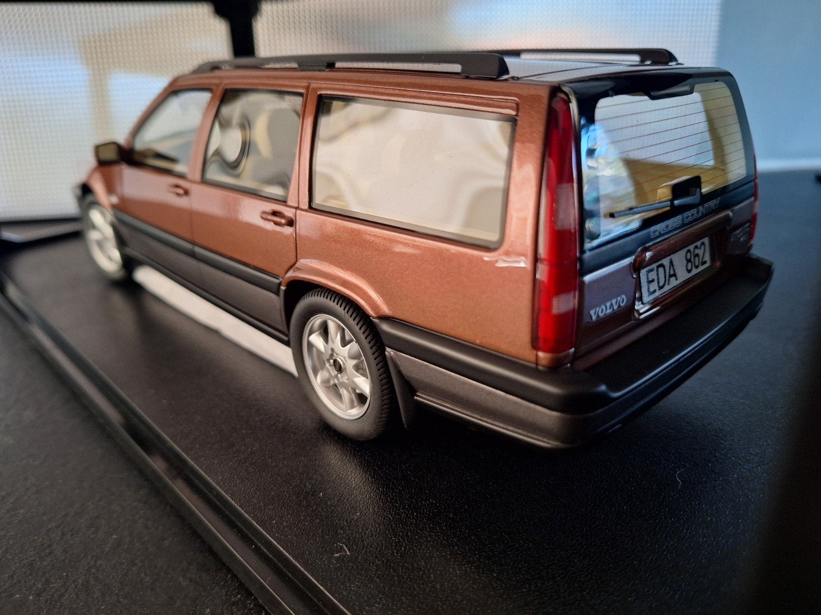 Volvo V70 XC Cross Country 1996-1999 Schaal 1:18, Hobby en Vrije tijd, Modelauto's | 1:18, Overige merken, Auto, Cult, Nieuw
