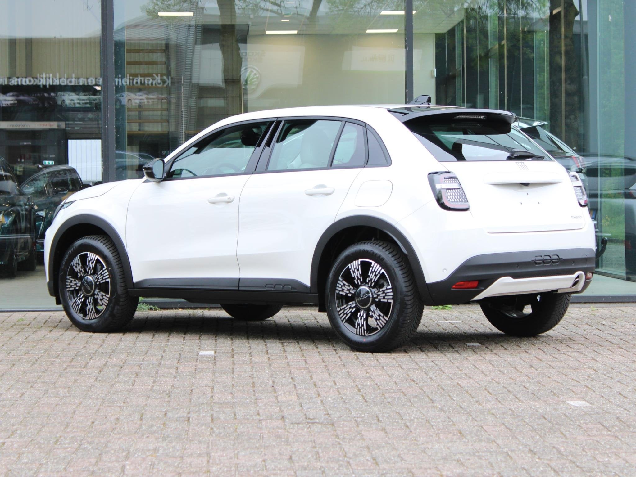 Fiat 600 HYBRID 110 ICON VOORRAAD KORTING, 12 maanden, Stof, Euro 6, 1199 cc