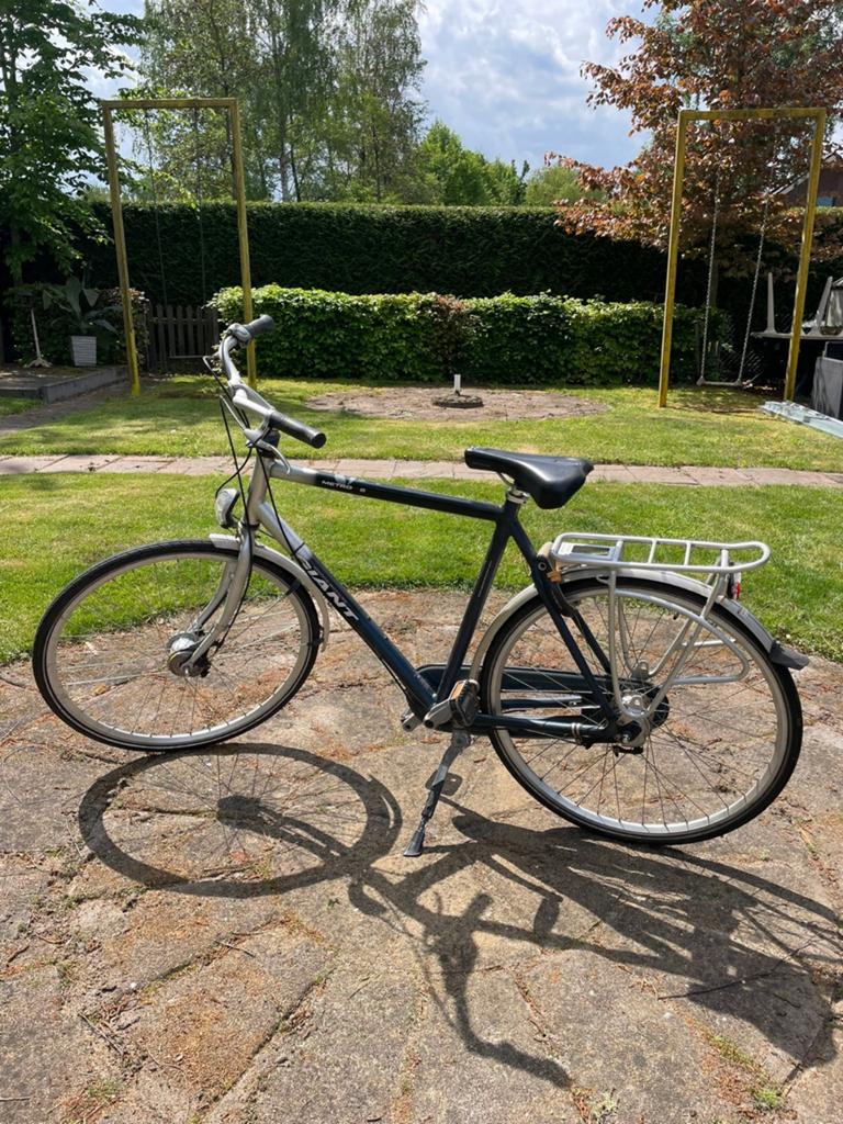 Nette heren fiets zilver/blauw 28 inch giant, Fietsen en Brommers, Fietsen | Heren | Sportfietsen en Toerfietsen, Ophalen, Gebruikt