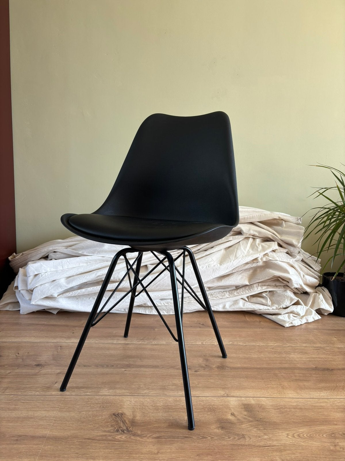 Kuipstoelen (Klarup) Jysk Zwart (4 stuks), Ophalen, Zo goed als nieuw, Zwart