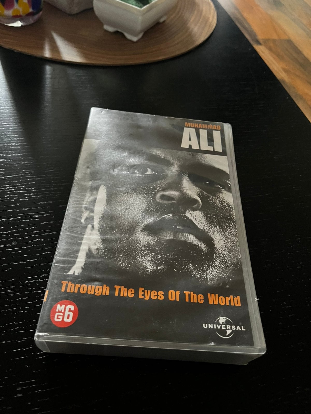 Muhammad Ali: Through the Eyes of the World - VHS - 2001, Cd's en Dvd's, Verzenden, Alle leeftijden, Zo goed als nieuw, Documentaire