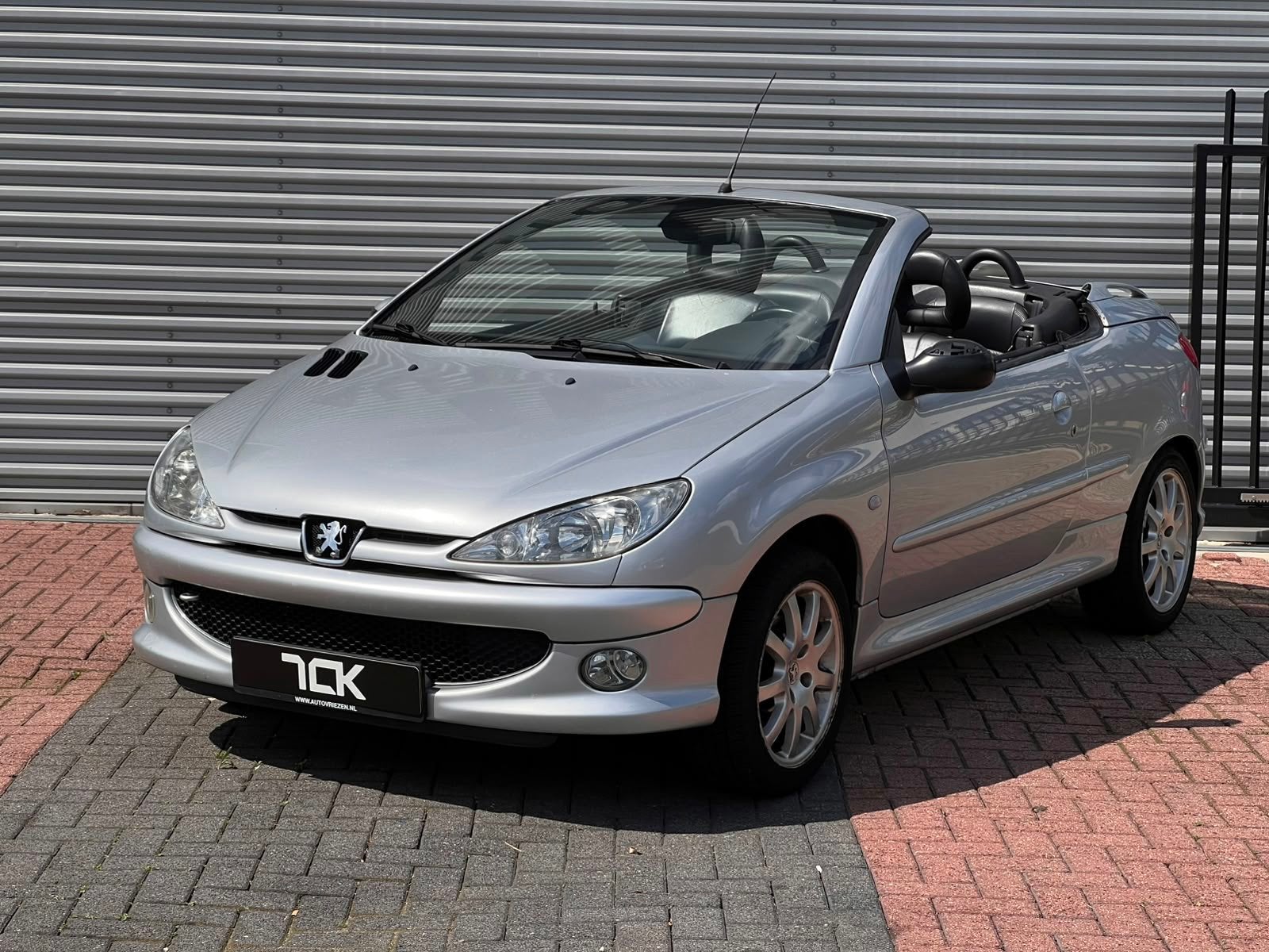 Peugeot 206 CC 1.6-16V Quiksilver | APK 3-27 | Leer, Voorwielaandrijving, Gebruikt, Zwart, 4 cilinders