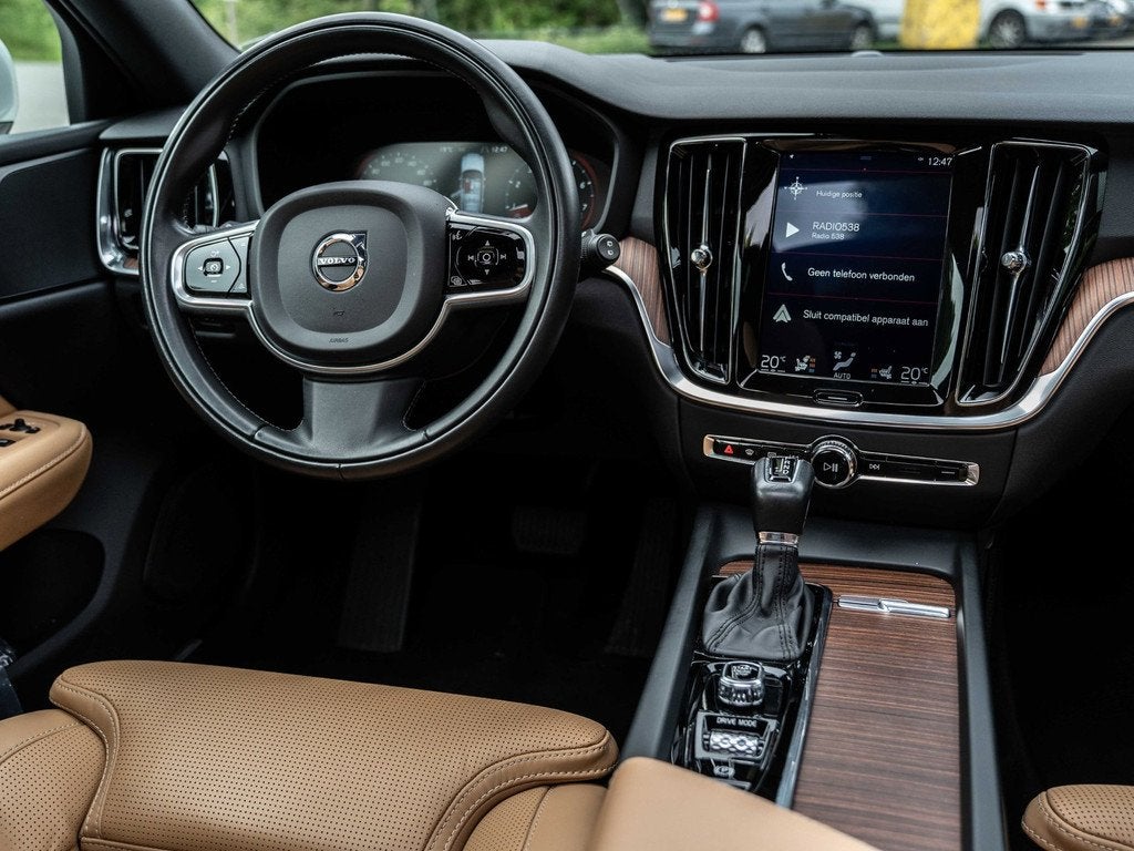 Volvo V60 2.0 T5 INSCRIPTION | PANORAMA | HOUT INLEG | MEMOR, 15 km/l, 4 cilinders, 1969 cc, Wit