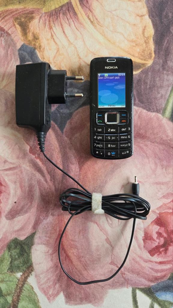 Nokia 3110C met Oplader - Zwart simlockvrij, Telecommunicatie, Mobiele telefoons | Nokia, Gebruikt, Zwart, Fysiek toetsenbord