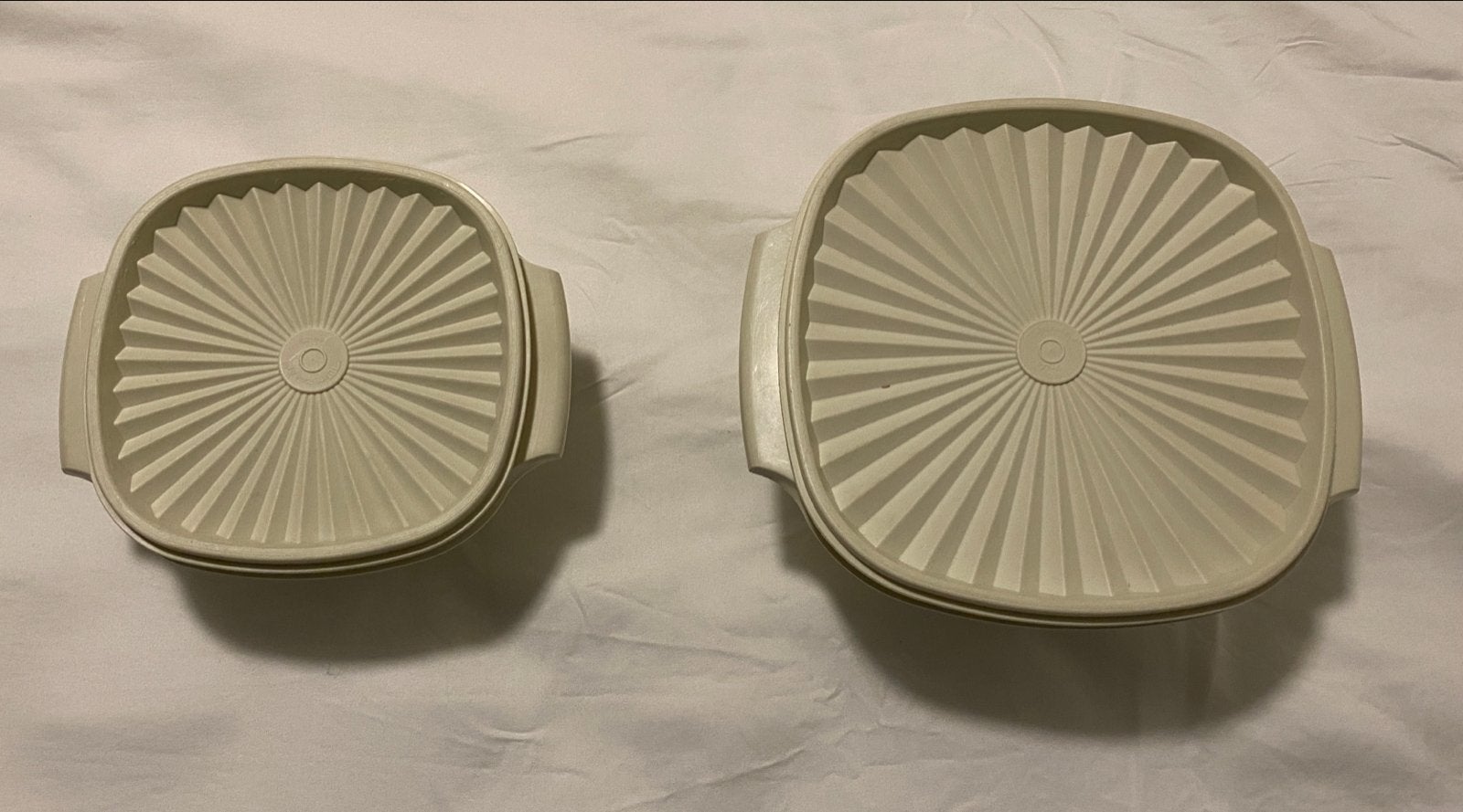 Set van 2 Tupperware kommen met deksel, Ophalen of Verzenden, Gebruikt, Crème, Bak of Kom