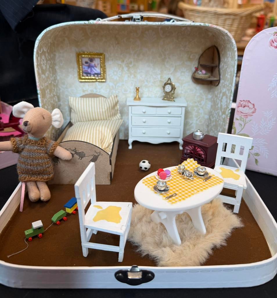 Lief muizenkamertje in koffertje, Kinderen en Baby's, Speelgoed | Poppenhuizen, Ophalen of Verzenden, Zo goed als nieuw, Poppenhuis