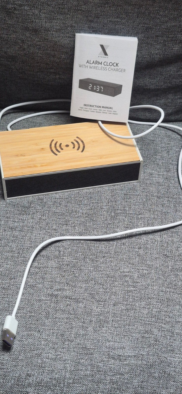 Xtronic Wekker met Draadloze Oplader - Nieuw, Bruin, Werkt op batterijen, Nieuw, Ophalen of Verzenden